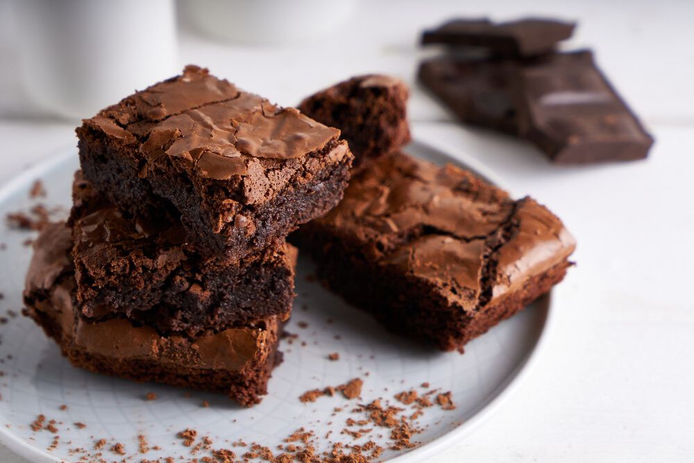 White plate of brownies